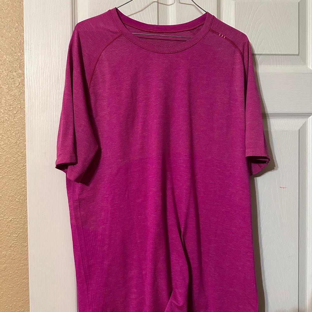 lululemon athletica Magenta Short Sleeve Tee